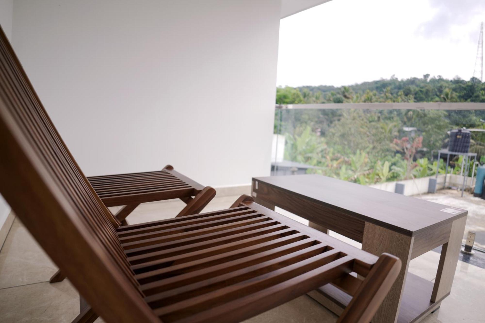Teak And Lake Homestay Thekkady Bagian luar foto