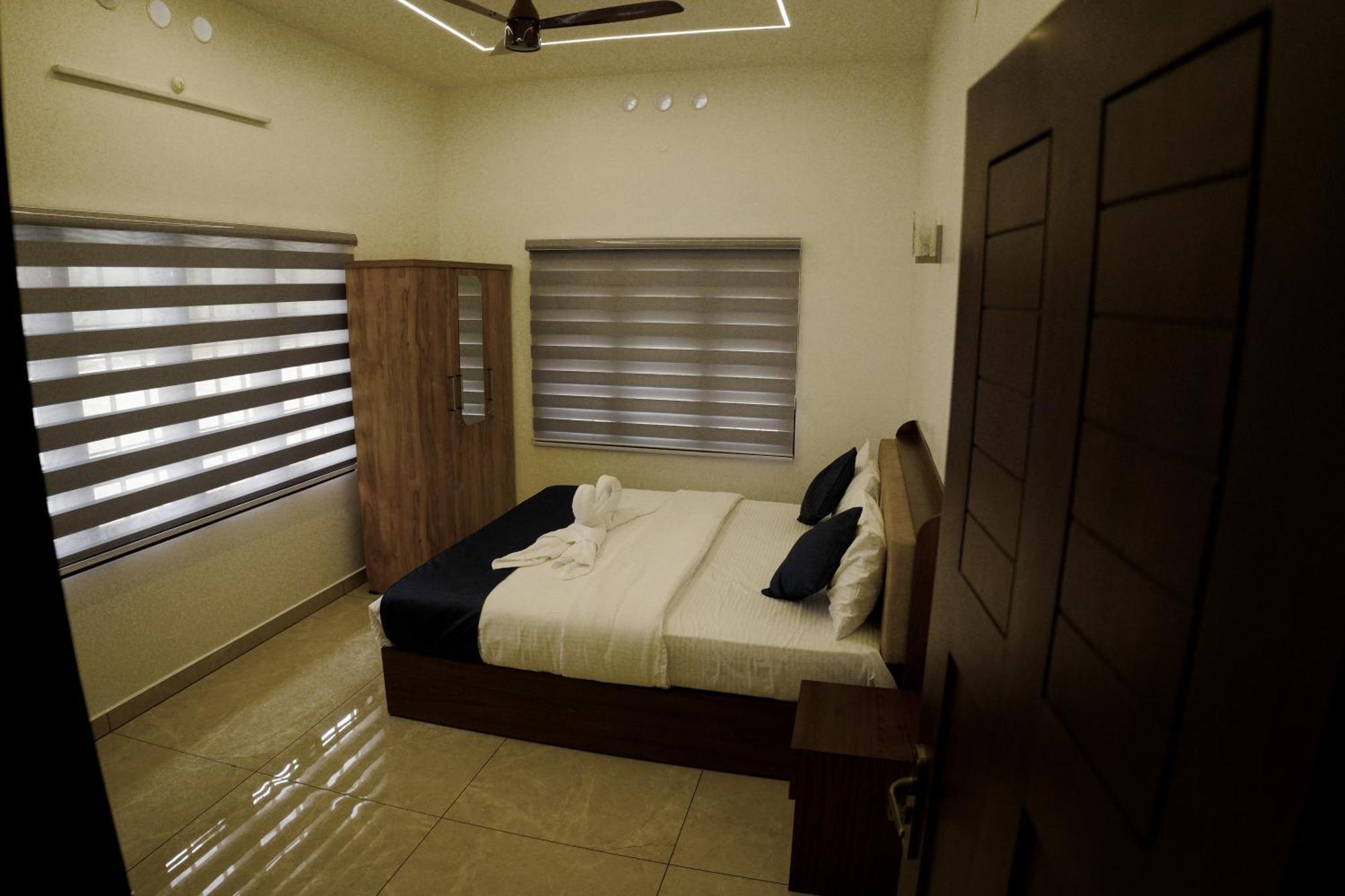 Teak And Lake Homestay Thekkady Bagian luar foto